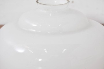 《引っ掛けシーリング式ペンダントライト加工費込み》　和製アンティーク　レトロな雰囲気あふれる乳白色ガラスのペンダントライト　(R-084007)