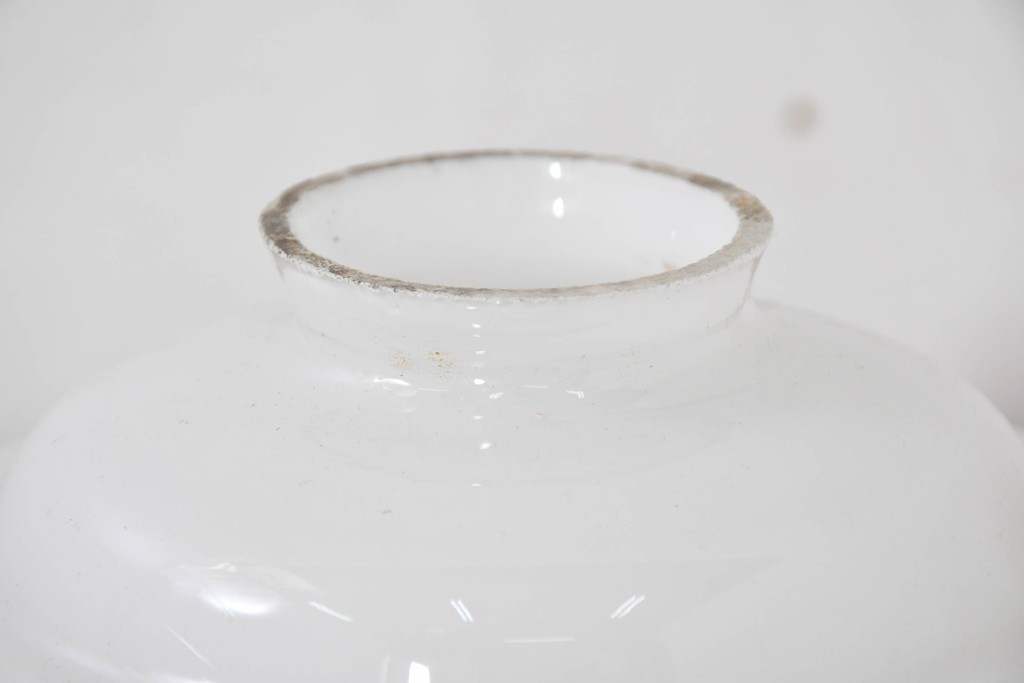 《引っ掛けシーリング式ペンダントライト加工費込み》　和製アンティーク　レトロな雰囲気あふれる乳白色ガラスのペンダントライト　(R-084007)