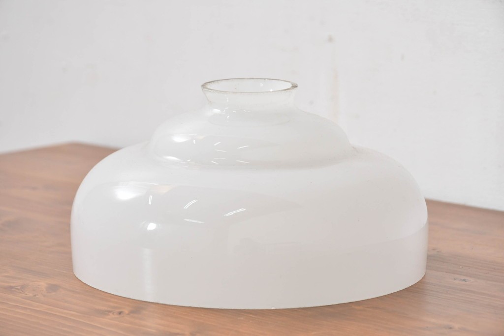 《引っ掛けシーリング式ペンダントライト加工費込み》　和製アンティーク　レトロな雰囲気あふれる乳白色ガラスのペンダントライト　(R-084007)