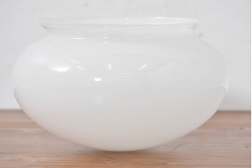 《シーリングライト加工費込み》　和製アンティーク　ふっくら丸みのあるフォルムが可愛らしい乳白色のシーリングライト　(R-084023)