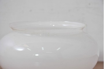 《シーリングライト加工費込み》　和製アンティーク　ふっくら丸みのあるフォルムが可愛らしい乳白色のシーリングライト　(R-084023)