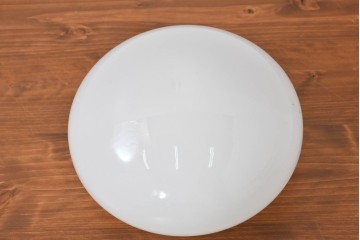 《シーリングライト加工費込み》　和製アンティーク　ふっくら丸みのあるフォルムが可愛らしい乳白色のシーリングライト　(R-084023)
