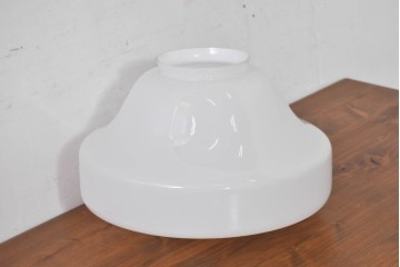 《引っ掛けシーリング式ペンダントライト加工費込み》　和製ヴィンテージ　乳白ガラスのやわらかなフォルムが美しいペンダントライト　(R-084025)