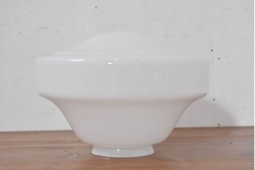 《引っ掛けシーリング式ペンダントライト加工費込み》　和製ヴィンテージ　乳白ガラスのやわらかなフォルムが美しいペンダントライト　(R-084025)