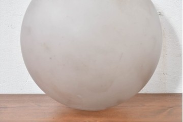 《引っ掛けシーリング式ペンダントライト加工費込み》　和製アンティーク　球体型　レトロなすりガラスのペンダントライト　(R-084030)