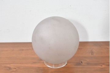 《引っ掛けシーリング式ペンダントライト加工費込み》　和製アンティーク　球体型　レトロなすりガラスのペンダントライト　(R-084030)