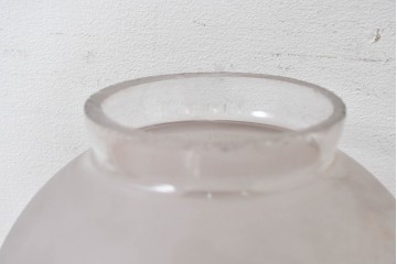 《引っ掛けシーリング式ペンダントライト加工費込み》　和製アンティーク　球体型　レトロなすりガラスのペンダントライト　(R-084030)