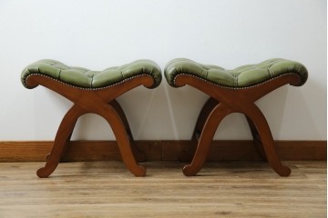 中古　超美品!!　スペイン製　バロッサバレンティ(VARO,S.A. VALENTI)　本革(レザー)　クラシカルな空間演出に活躍するオットマン2脚セット　セット定価約32万4千円相当　(R-084031)