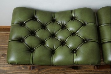 中古　超美品!!　スペイン製　バロッサバレンティ(VARO,S.A. VALENTI)　本革(レザー)　クラシカルな空間演出に活躍するオットマン2脚セット　セット定価約32万4千円相当　(R-084031)