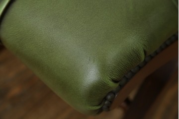 中古　超美品!!　スペイン製　バロッサバレンティ(VARO,S.A. VALENTI)　本革(レザー)　クラシカルな空間演出に活躍するオットマン2脚セット　セット定価約32万4千円相当　(R-084031)