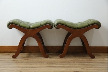 中古　超美品!!　スペイン製　バロッサバレンティ(VARO,S.A. VALENTI)　本革(レザー)　クラシカルな空間演出に活躍するオットマン2脚セット　セット定価約32万4千円相当　(R-084031)