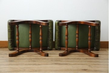 中古　超美品!!　スペイン製　バロッサバレンティ(VARO,S.A. VALENTI)　本革(レザー)　クラシカルな空間演出に活躍するオットマン2脚セット　セット定価約32万4千円相当　(R-084031)