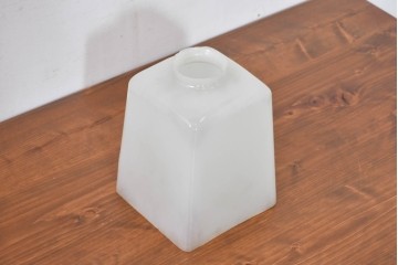 《引っ掛けシーリング式ペンダントライト加工費込み》　和製アンティーク　スクエア型　ミルクガラスのレトロなペンダントライト　(R-084034)