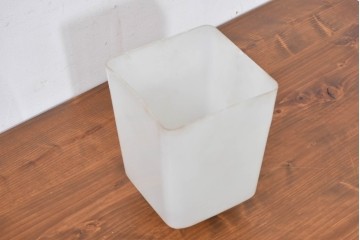 《引っ掛けシーリング式ペンダントライト加工費込み》　和製アンティーク　スクエア型　ミルクガラスのレトロなペンダントライト　(R-084034)