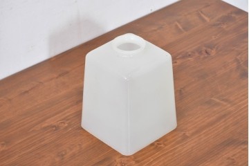 《引っ掛けシーリング式ペンダントライト加工費込み》　和製アンティーク　スクエア型　ミルクガラスのレトロなペンダントライト　(R-084035)