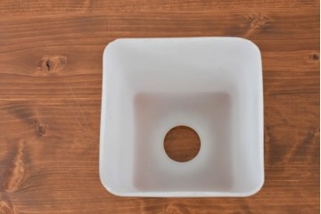 《引っ掛けシーリング式ペンダントライト加工費込み》　和製アンティーク　スクエア型　ミルクガラスのレトロなペンダントライト　(R-084035)