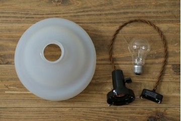 和製アンティーク　オパールガラスが柔らかな光を演出するペンダントライト　(R-084036)