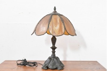 ヨーロッパヴィンテージ　ステンドグラス風　クラシックヨーロピアンデザインのテーブルライト　(R-084038)