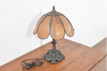 ヨーロッパヴィンテージ　ステンドグラス風　クラシックヨーロピアンデザインのテーブルライト　(R-084038)