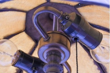 ヨーロッパヴィンテージ　ステンドグラス風　クラシックヨーロピアンデザインのテーブルライト　(R-084038)