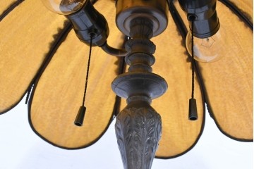 ヨーロッパヴィンテージ　ステンドグラス風　クラシックヨーロピアンデザインのテーブルライト　(R-084038)