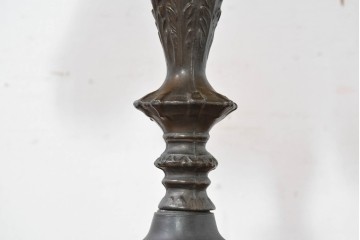 ヨーロッパヴィンテージ　ステンドグラス風　クラシックヨーロピアンデザインのテーブルライト　(R-084038)