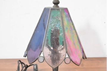 ヨーロッパヴィンテージ　ステンドグラス風　カラフルなシェードが魅力的なテーブルライト　(R-084039)