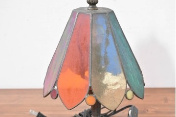 ヨーロッパヴィンテージ　ステンドグラス風　カラフルなシェードが魅力的なテーブルライト　(R-084039)