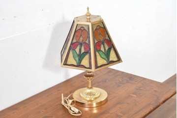 ヨーロッパヴィンテージ　ステンドグラス風　色鮮やかな佇まいが魅力のテーブルライト　(R-084041)