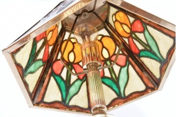 ヨーロッパヴィンテージ　ステンドグラス風　色鮮やかな佇まいが魅力のテーブルライト　(R-084041)