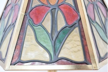 ヨーロッパヴィンテージ　ステンドグラス風　色鮮やかな佇まいが魅力のテーブルライト　(R-084041)