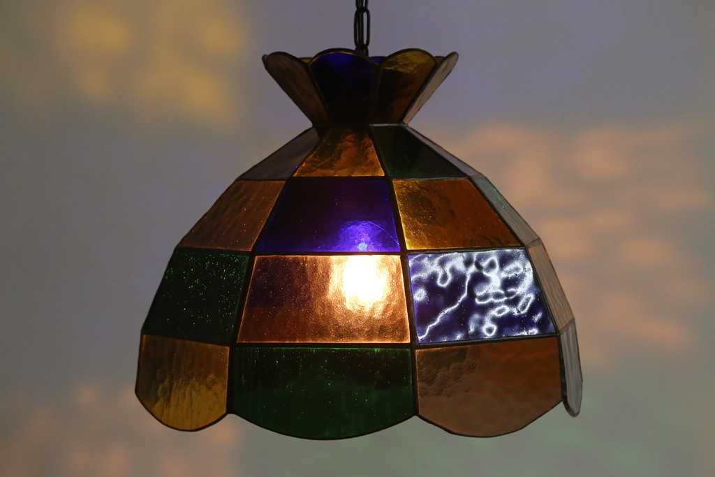 和製ヴィンテージ　可愛らしいフォルムと色使いが印象的なステンドグラスのペンダントライト　(R-084042)