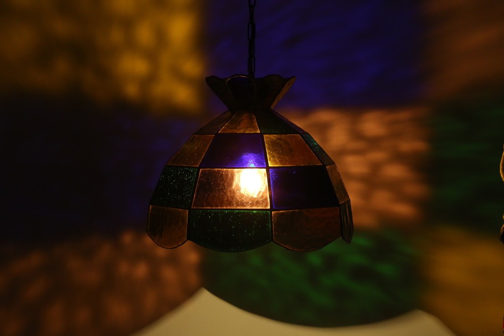 和製ヴィンテージ　可愛らしいフォルムと色使いが印象的なステンドグラスのペンダントライト　(R-084042)