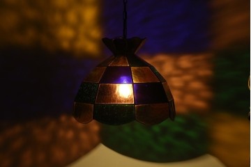 和製ヴィンテージ　可愛らしいフォルムと色使いが印象的なステンドグラスのペンダントライト　(R-084042)