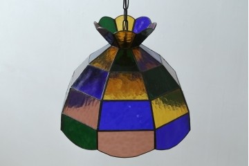 和製ヴィンテージ　可愛らしいフォルムと色使いが印象的なステンドグラスのペンダントライト　(R-084042)