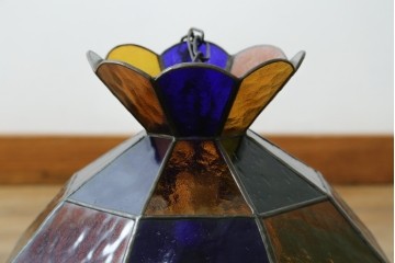 和製ヴィンテージ　可愛らしいフォルムと色使いが印象的なステンドグラスのペンダントライト　(R-084042)