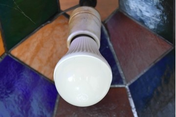 《引っ掛けシーリング式ペンダントライト加工費込み》　和製ヴィンテージ　可愛らしいフォルムと色使いが印象的なステンドグラスのペンダントライト　(R-084042)