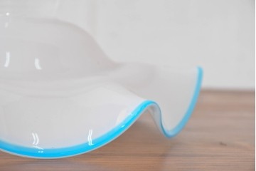 《引っ掛けシーリング式ペンダントライト加工費込み》　ヨーロッパヴィンテージ　明るい水色のフリルが可愛らしいミルクガラスのペンダントライト　(R-084046)