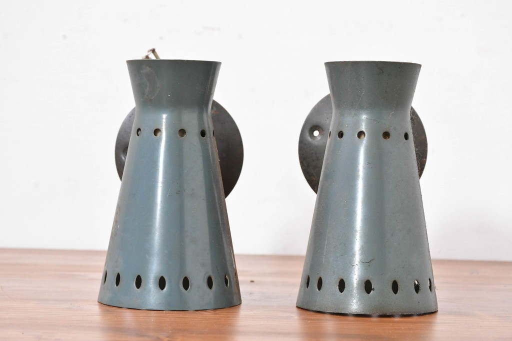 和製ヴィンテージ　円錐シルエットとパンチング装飾が印象的なウォールライト2個セット　(R-084049)