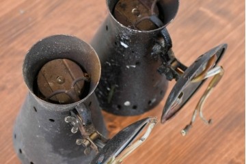 和製ヴィンテージ　円錐シルエットとパンチング装飾が印象的なウォールライト2個セット　(R-084049)