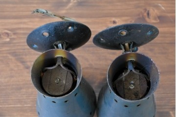 和製ヴィンテージ　円錐シルエットとパンチング装飾が印象的なウォールライト2個セット　(R-084049)