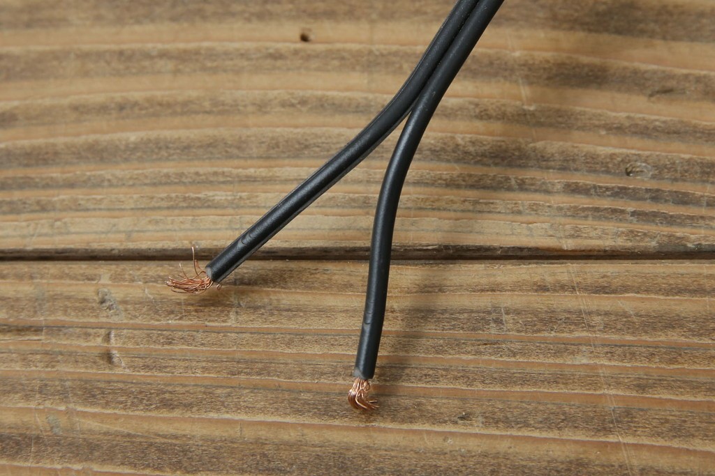 和製アンティーク　優美なエンボス装飾が施されたウォールライト　(R-084050)