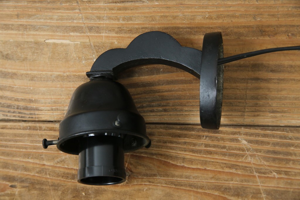 和製アンティーク　優美なエンボス装飾が施されたウォールライト　(R-084050)