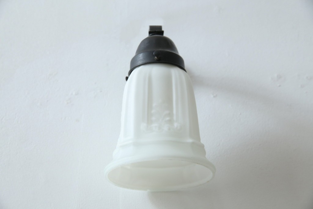 和製アンティーク　優美なエンボス装飾が施されたウォールライト　(R-084050)