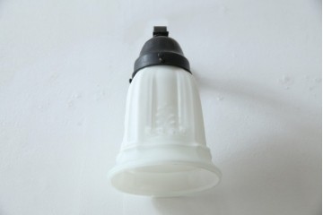 和製アンティーク　優美なエンボス装飾が施されたウォールライト　(R-084050)