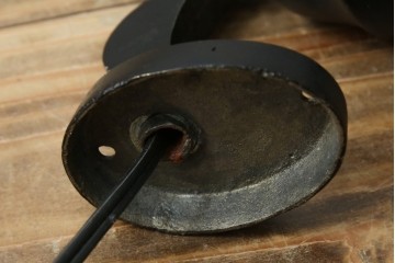 和製アンティーク　優美なエンボス装飾が施されたウォールライト　(R-084050)