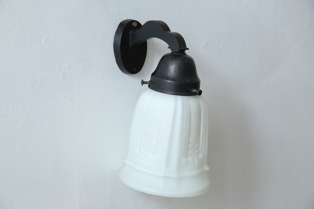 和製アンティーク　優美なエンボス装飾が施されたウォールライト　(R-084050)