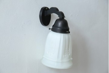 和製アンティーク　優美なエンボス装飾が施されたウォールライト　(R-084050)