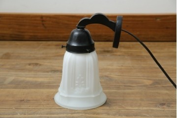 和製アンティーク　優美なエンボス装飾が施されたウォールライト　(R-084050)