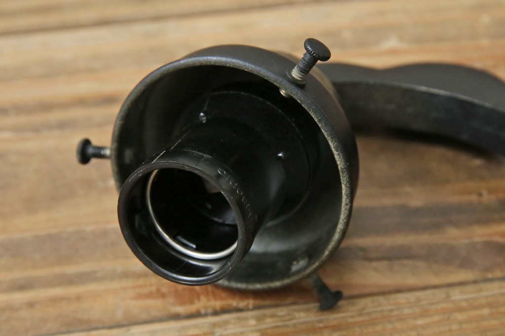 和製アンティーク　優美なエンボス装飾が施されたウォールライト　(R-084050)